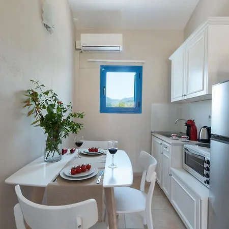 Ammoudia Maisonettes Aparthotel 4*